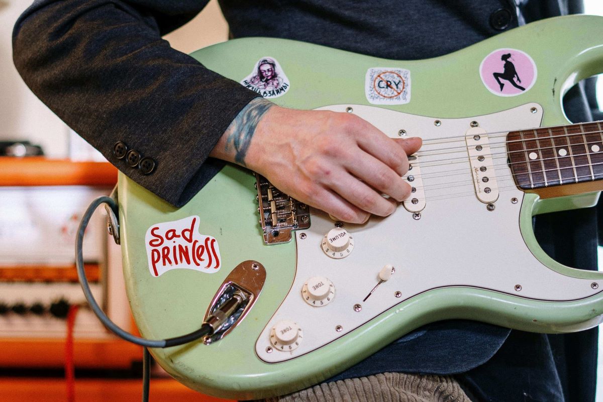 Best Songs to Learn the Am7 Chord