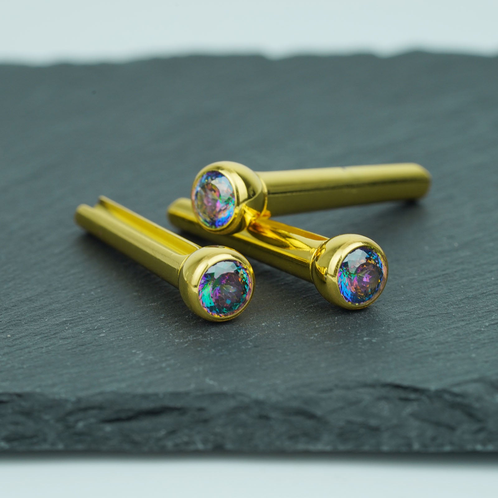Acoustic Guitar Bridge Pins – Colored Diamond Inlays | Guyker