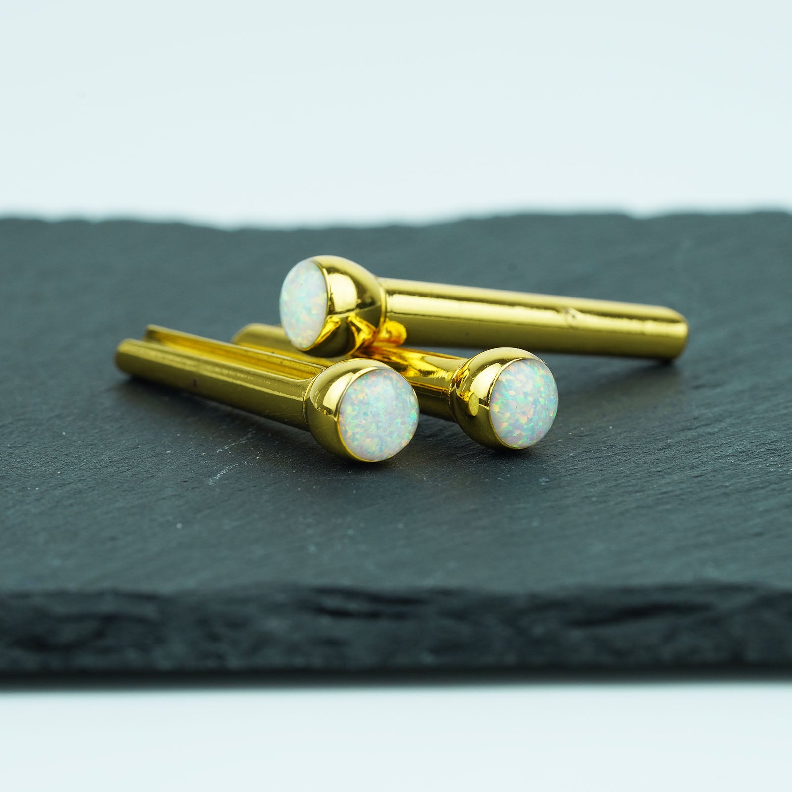 Acoustic Guitar Bridge Pins – Pearl White Chips | Guyker