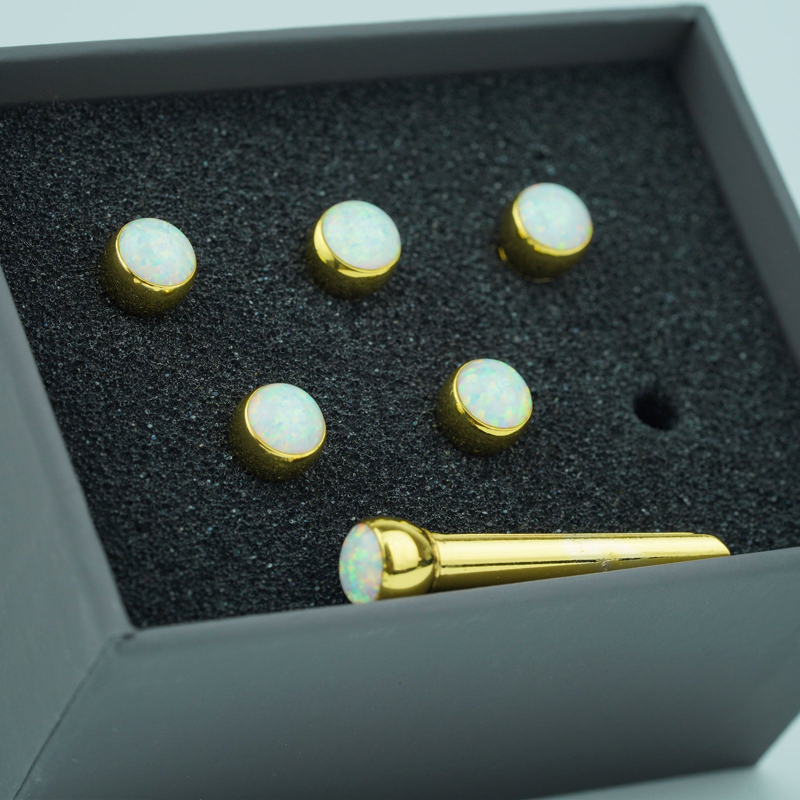 Acoustic Guitar Bridge Pins – Pearl White Chips | Guyker