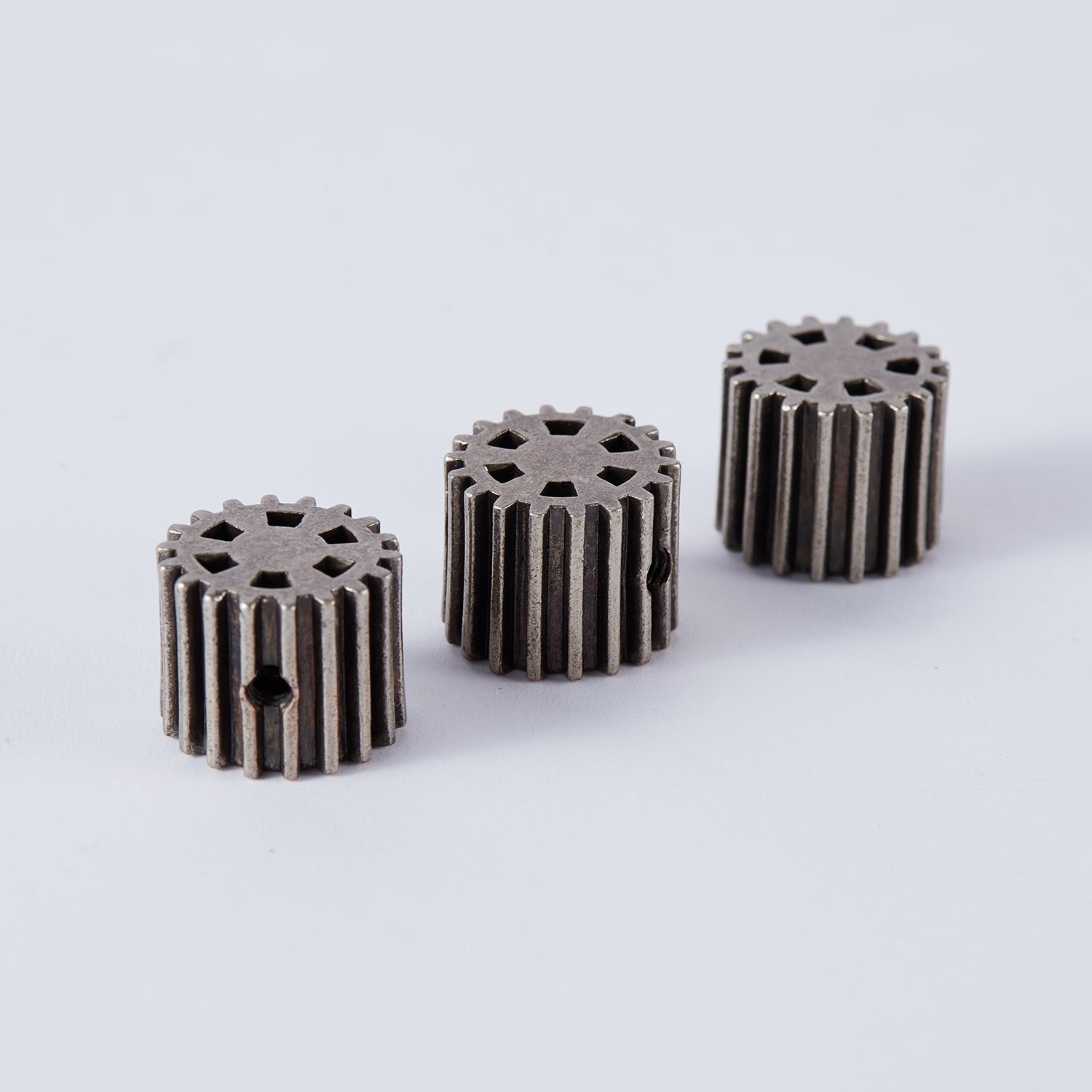 Brass Gear Control Knobs Dia. 6mm – Dual Color Options for Guitar & Bass | Guyker