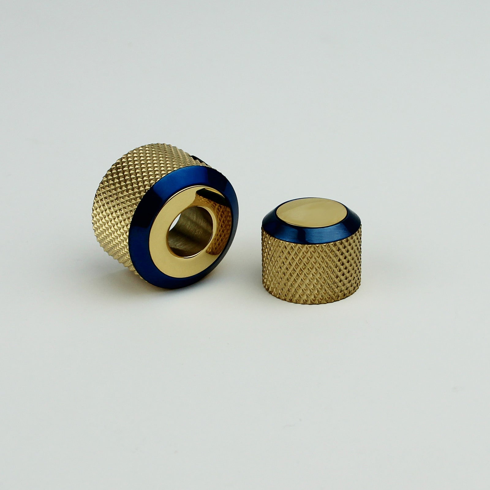 Dual Knurled Dome Control Knobs Dia. 6.4/8mm CNC Solid Brass for Guitar | Guyker
