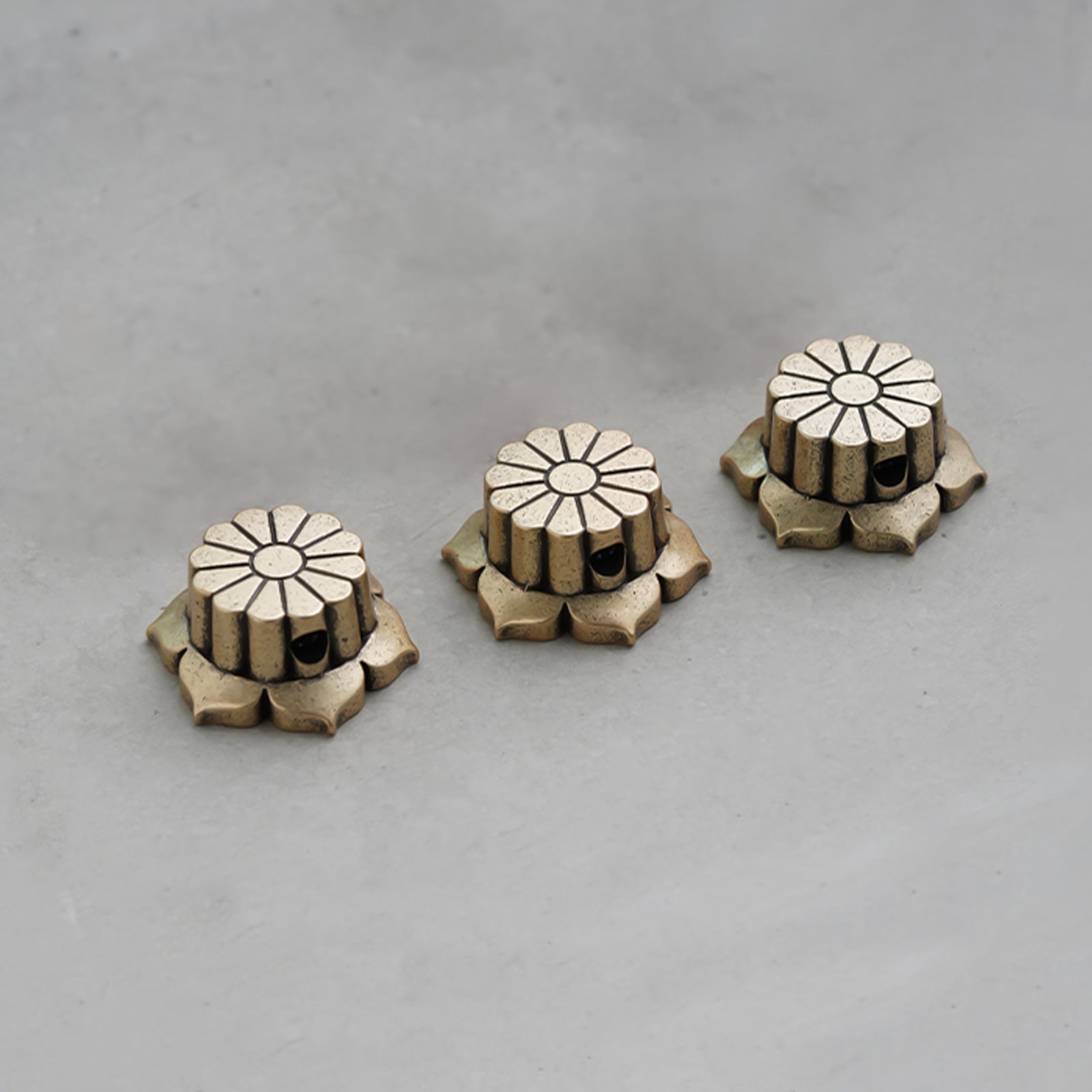 Flower Style Bell Potentiometer Control Knob Set Dia. 6mm for Guitar & Bass | Guyker