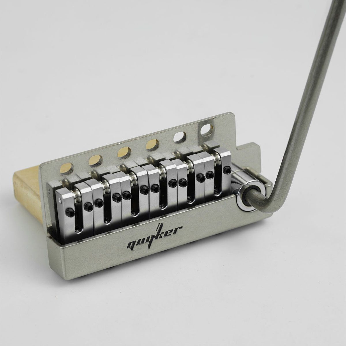GG1009A-T Puente de trémolo de guitarra de 2 puntos sin cierre con silla de bronce y bloque de bronce para Fender Strat
