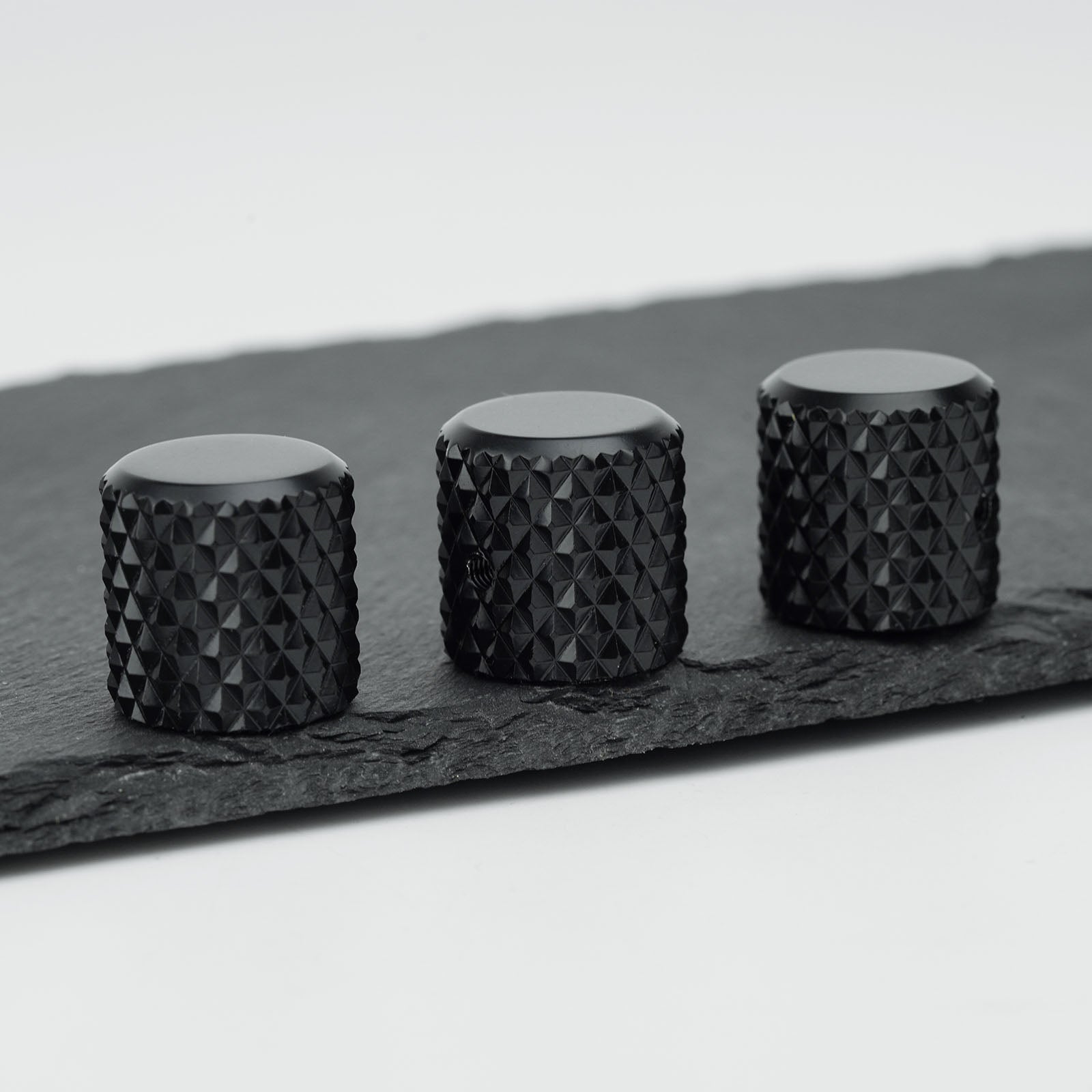 Knurled_Aluminum_Alloy_Control_Knob_Dia._6.3mm_for_Guitar_Bass_Guyker