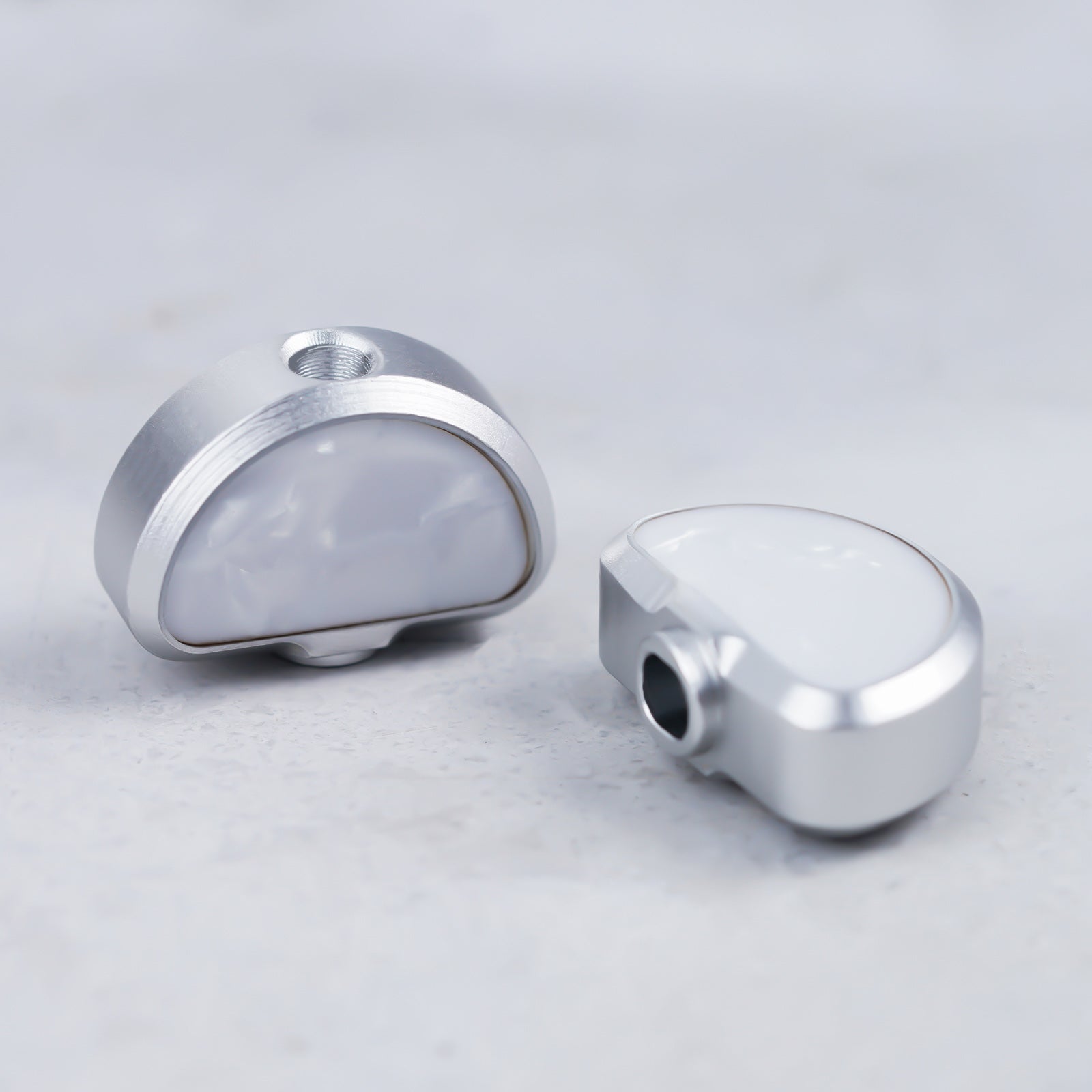 P04 Guyker White Shell Shape Tunner Buttons 6 PCs