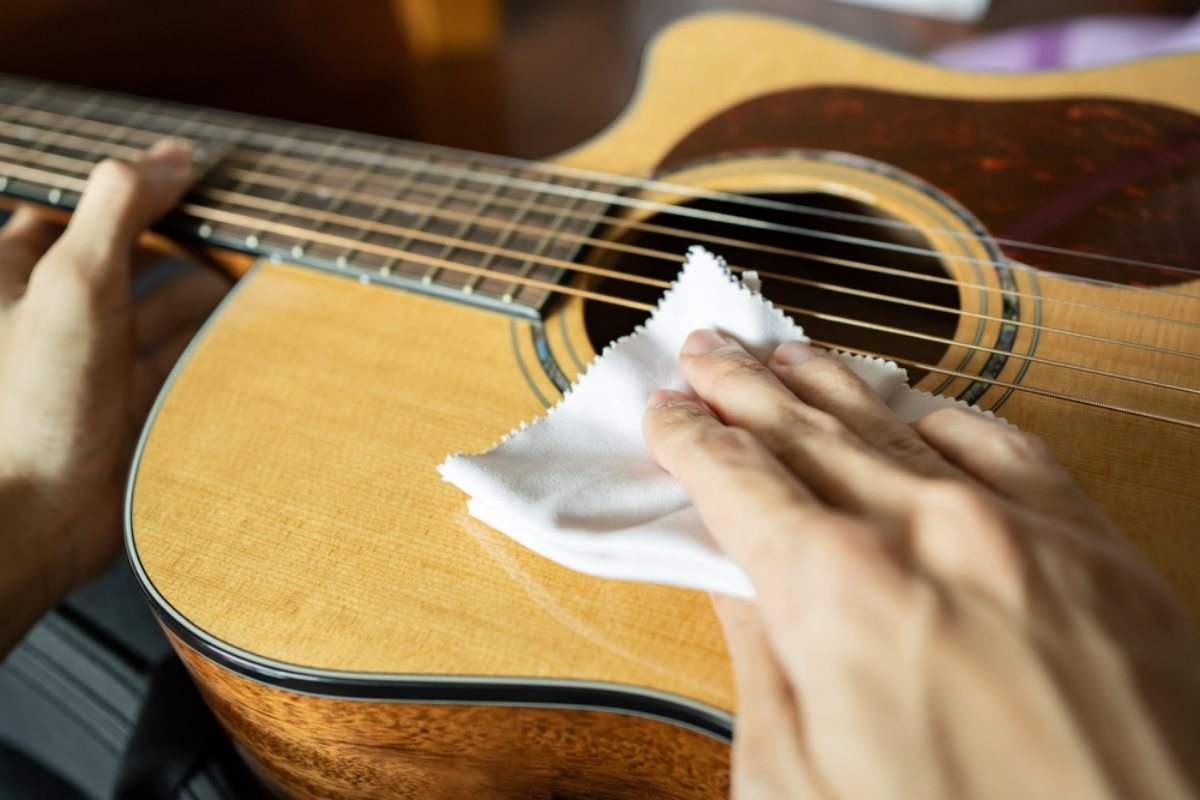 How to Clean Guitar Strings – Guyker
