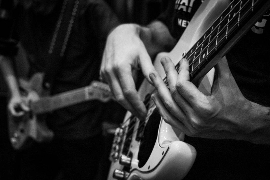 7 Canzoni Facili per Chitarra Elettrica per Principianti – Guyker