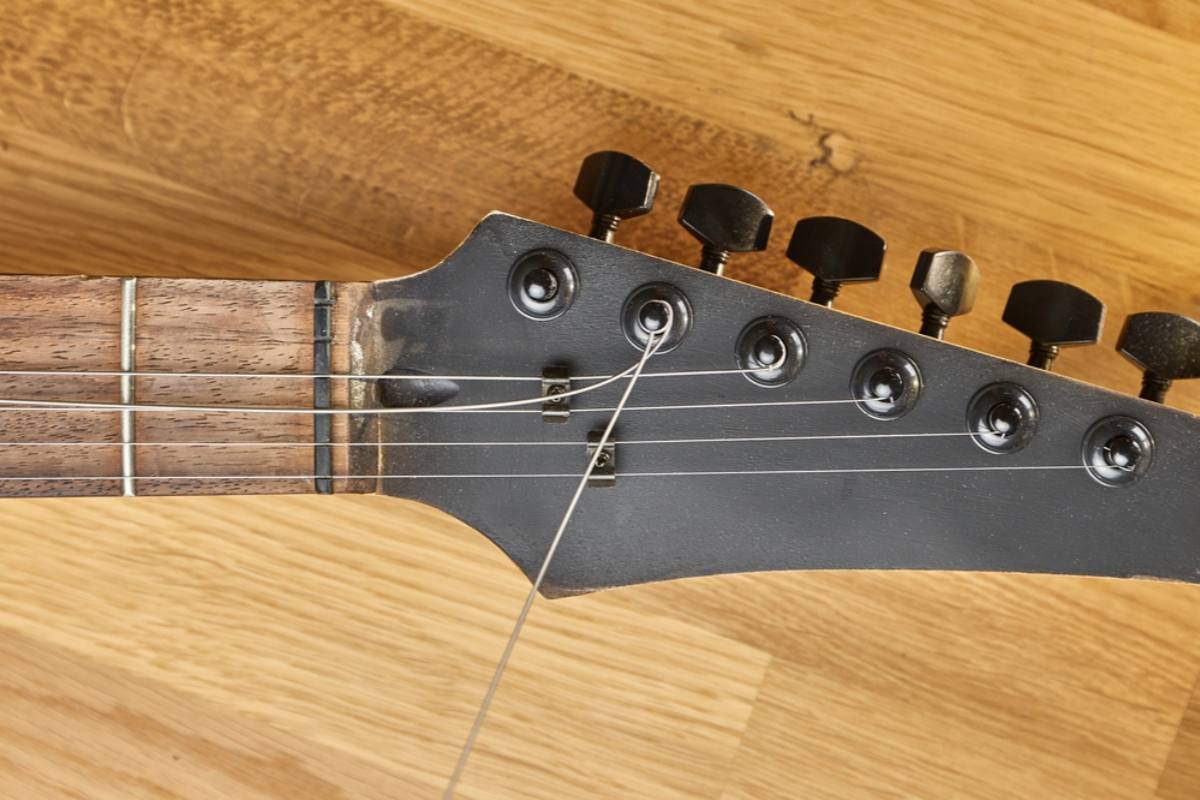 Guitar Parts Shop 101: How to Choose Tuning Machines for Your Guitar?