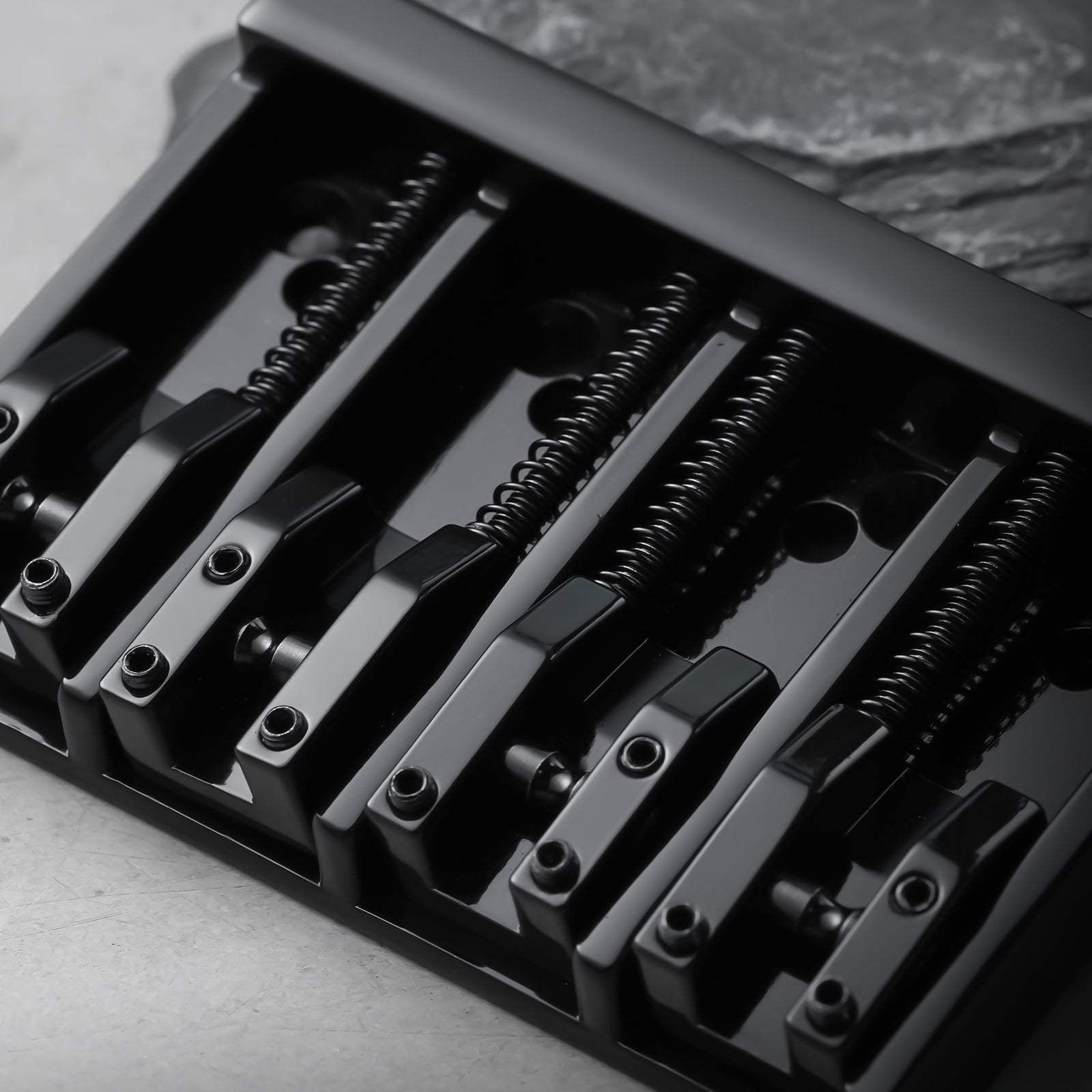 4 String Bass Bridge with Adjustable Saddles Zinc Alloy Vintage Design Guyker