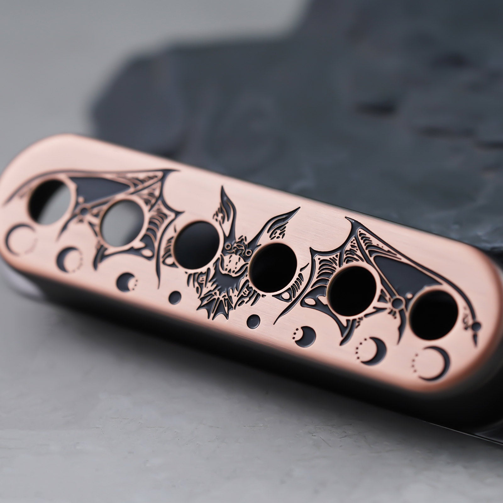 Bat Wings Brass Single Pickup Covers for Stratocaster®| Guyker
