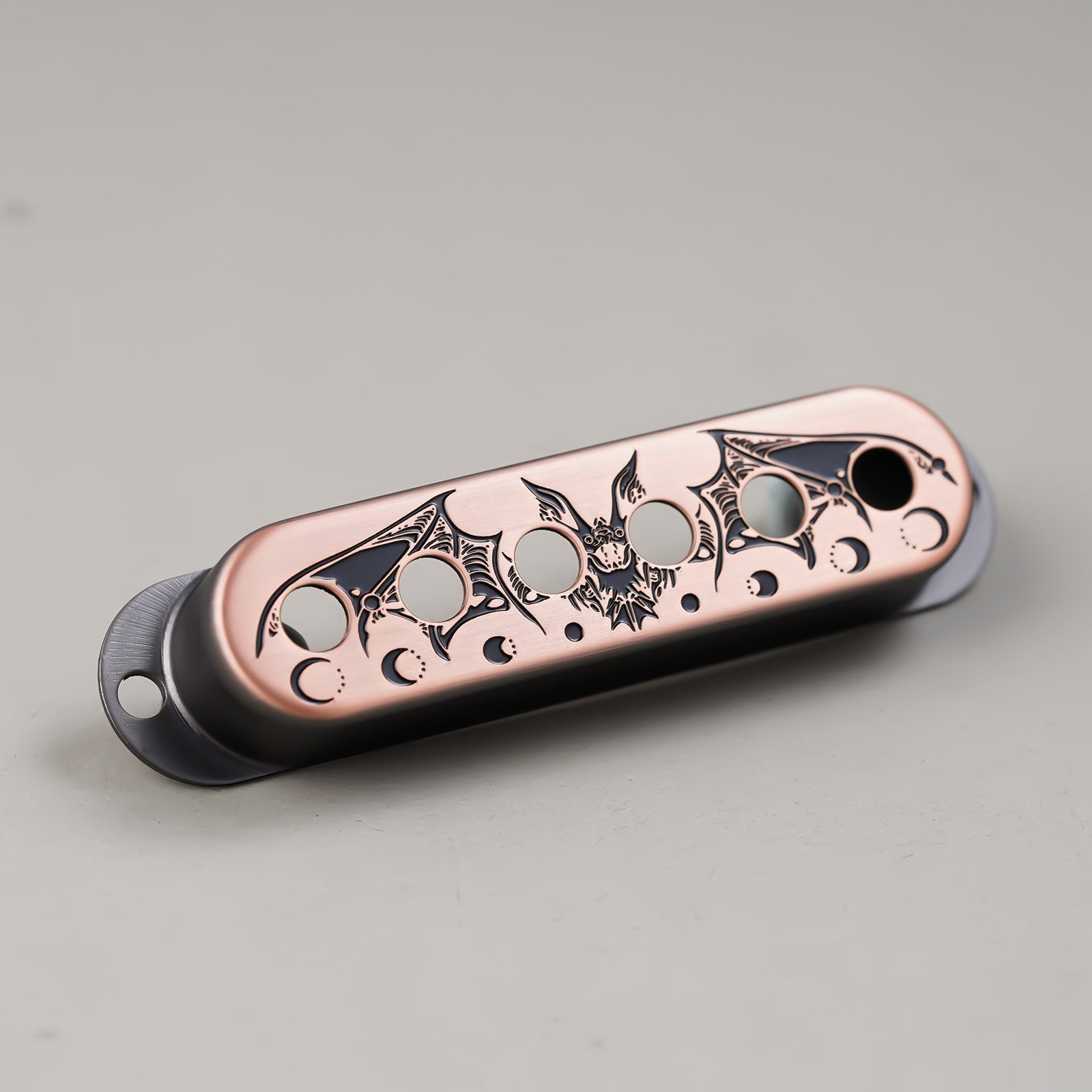 Bat Wings Brass Single Pickup Covers for Stratocaster®| Guyker