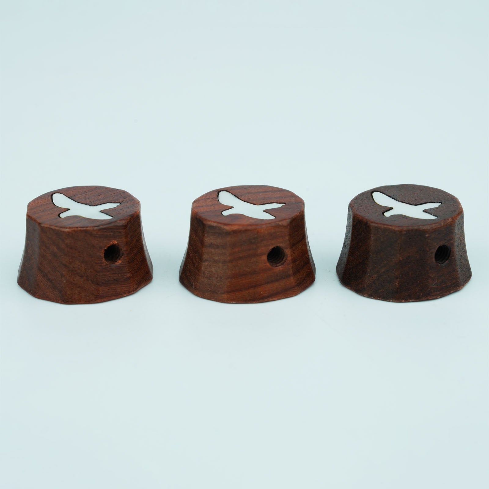 Perilla del Potenciómetro Estilo PRS Guyker WK014 Superficie de Madera Roja con Patrón de Pájaro