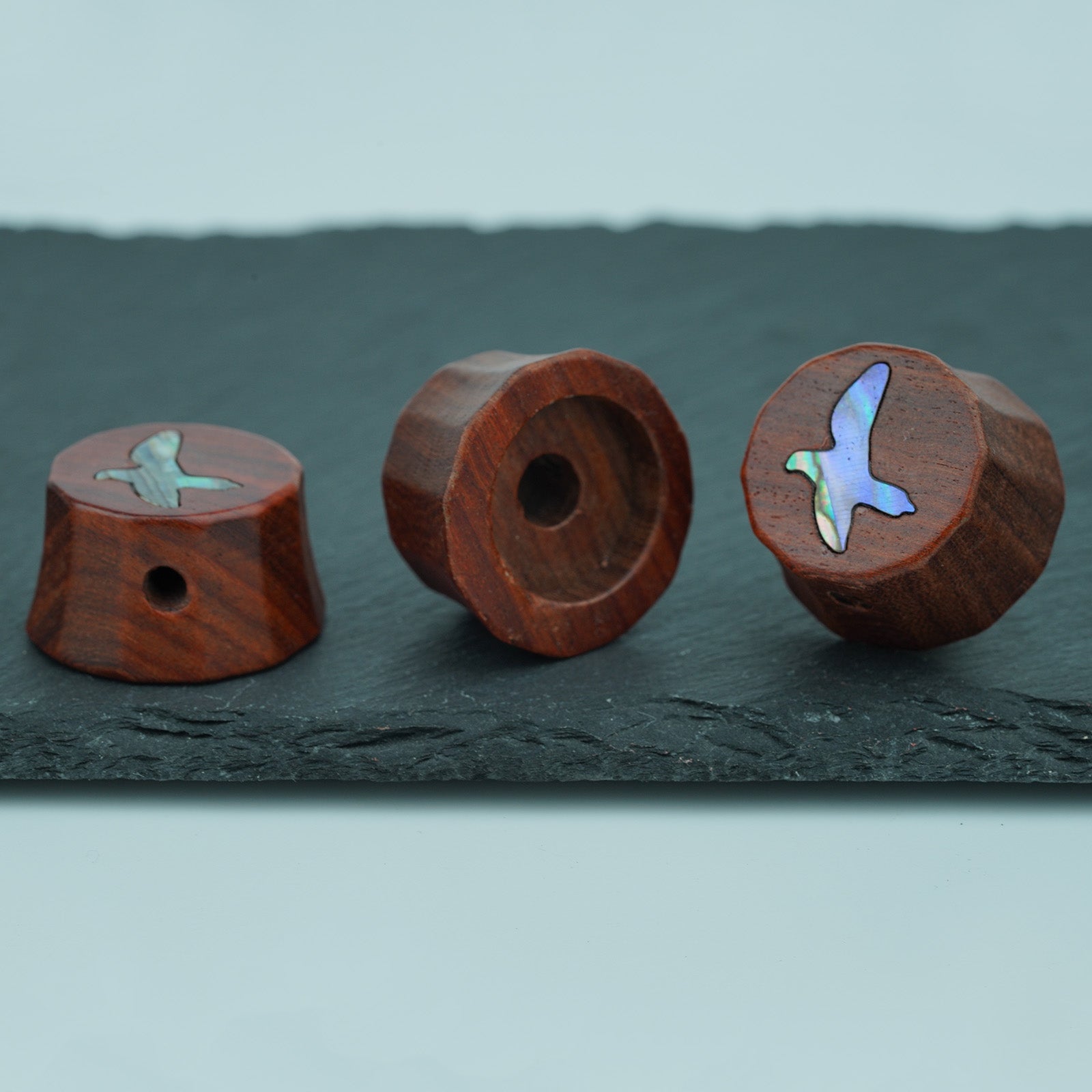 Perilla del Potenciómetro Estilo PRS Guyker WK014 Superficie de Madera Roja con Patrón de Pájaro