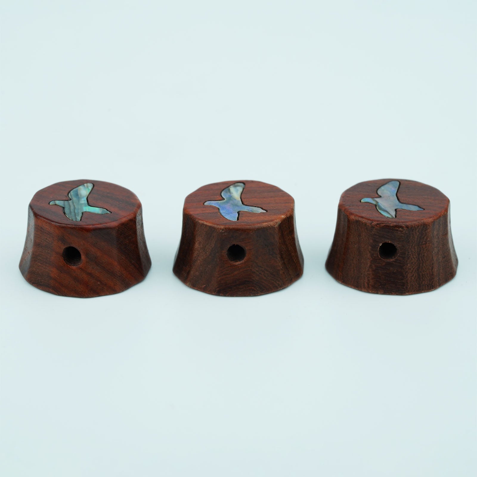 Perilla del Potenciómetro Estilo PRS Guyker WK014 Superficie de Madera Roja con Patrón de Pájaro
