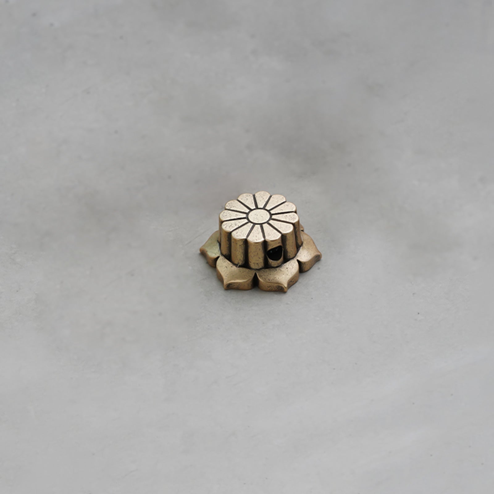 Flower Style Bell Potentiometer Control Knob Set Dia. 6mm for Guitar & Bass | Guyker