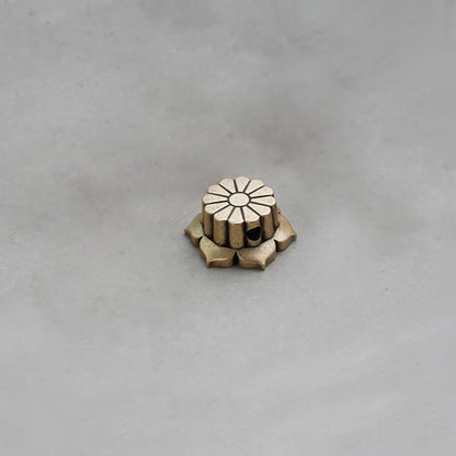 Flower Style Bell Potentiometer Control Knob Set Dia. 6mm for Guitar & Bass | Guyker