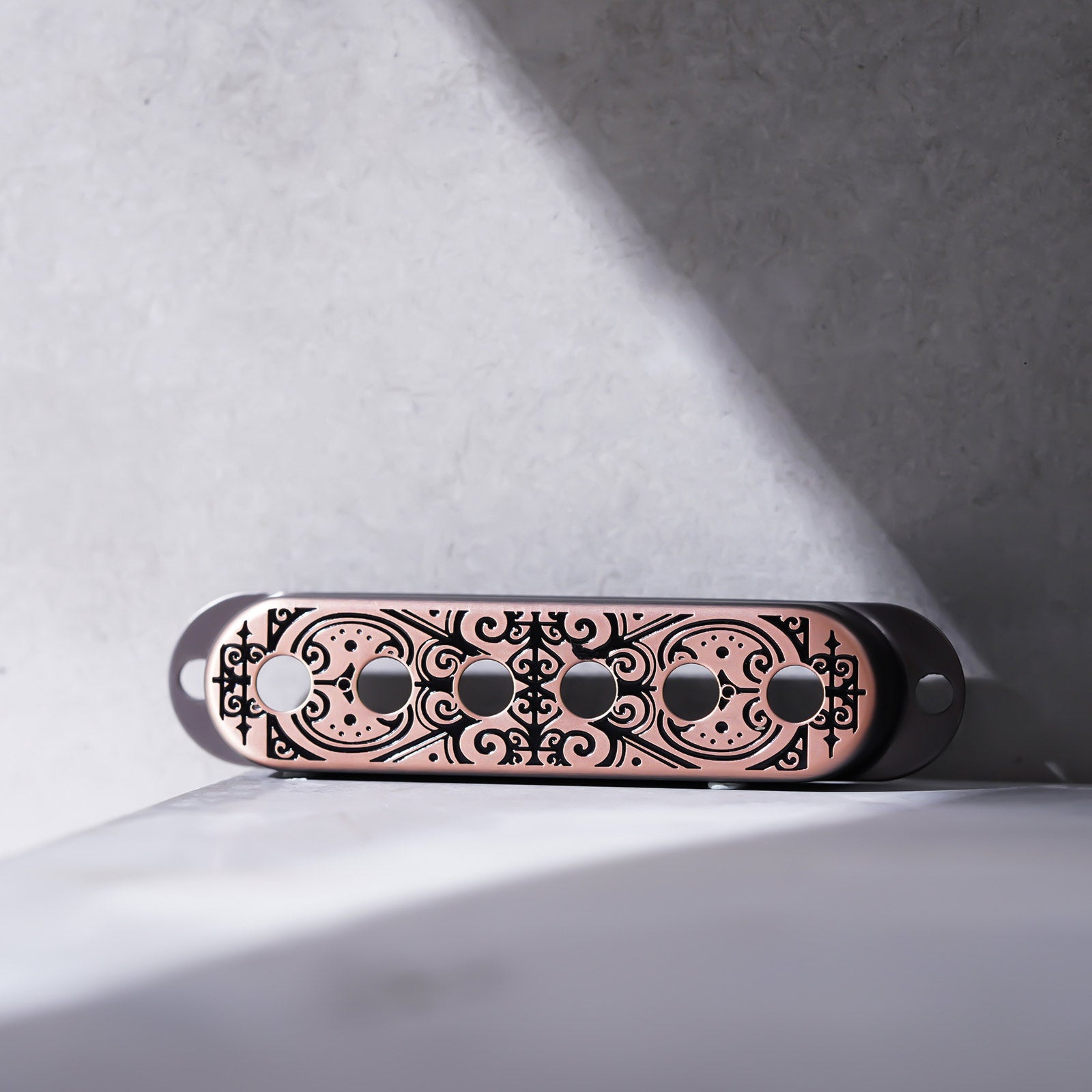 Scroll Pattern  Brass Single Pickup Covers for Strat Guitars | Guyker