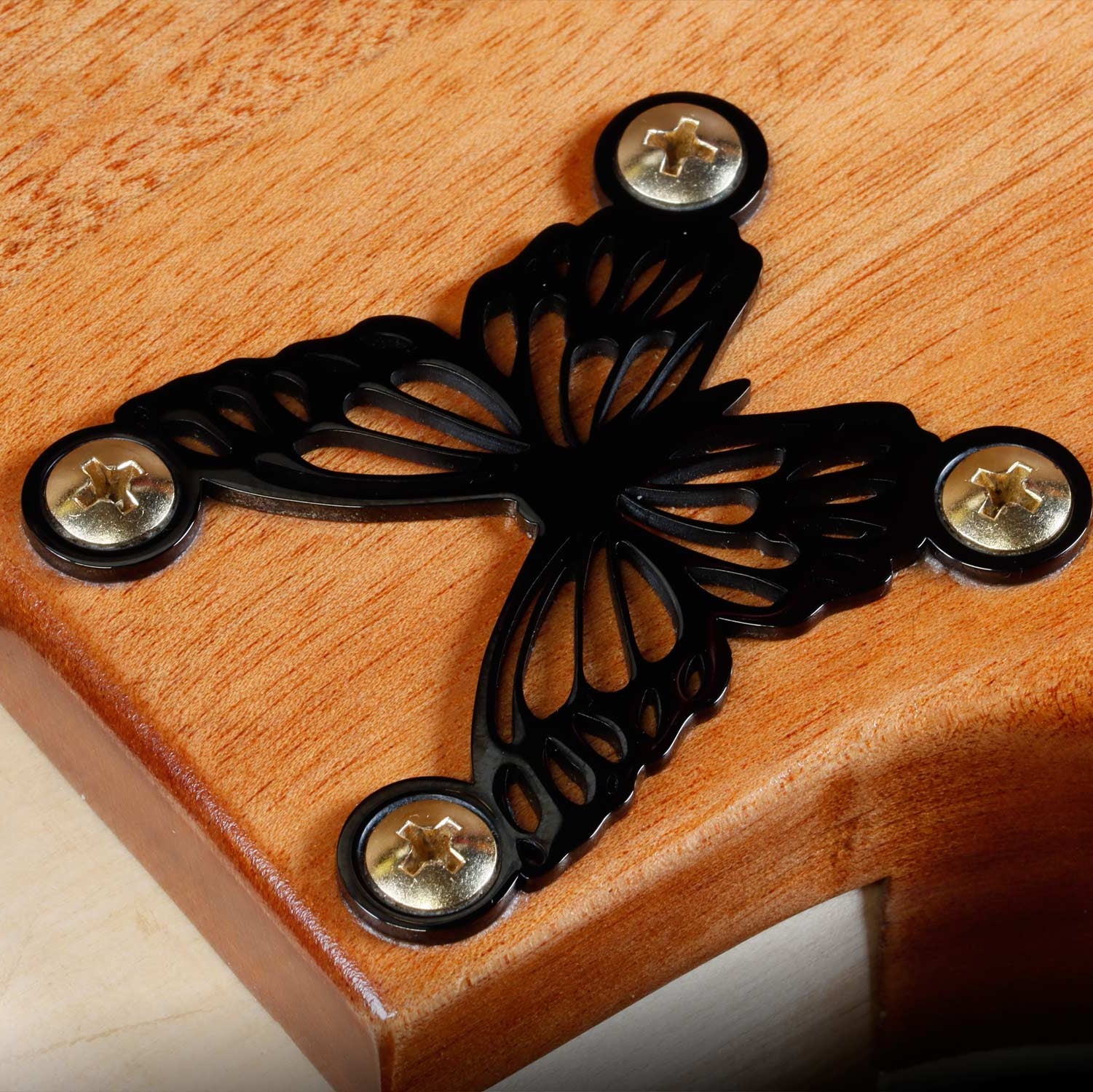 Guyker GN006 Stainless Steel Hollow Butterfly Neck Plate