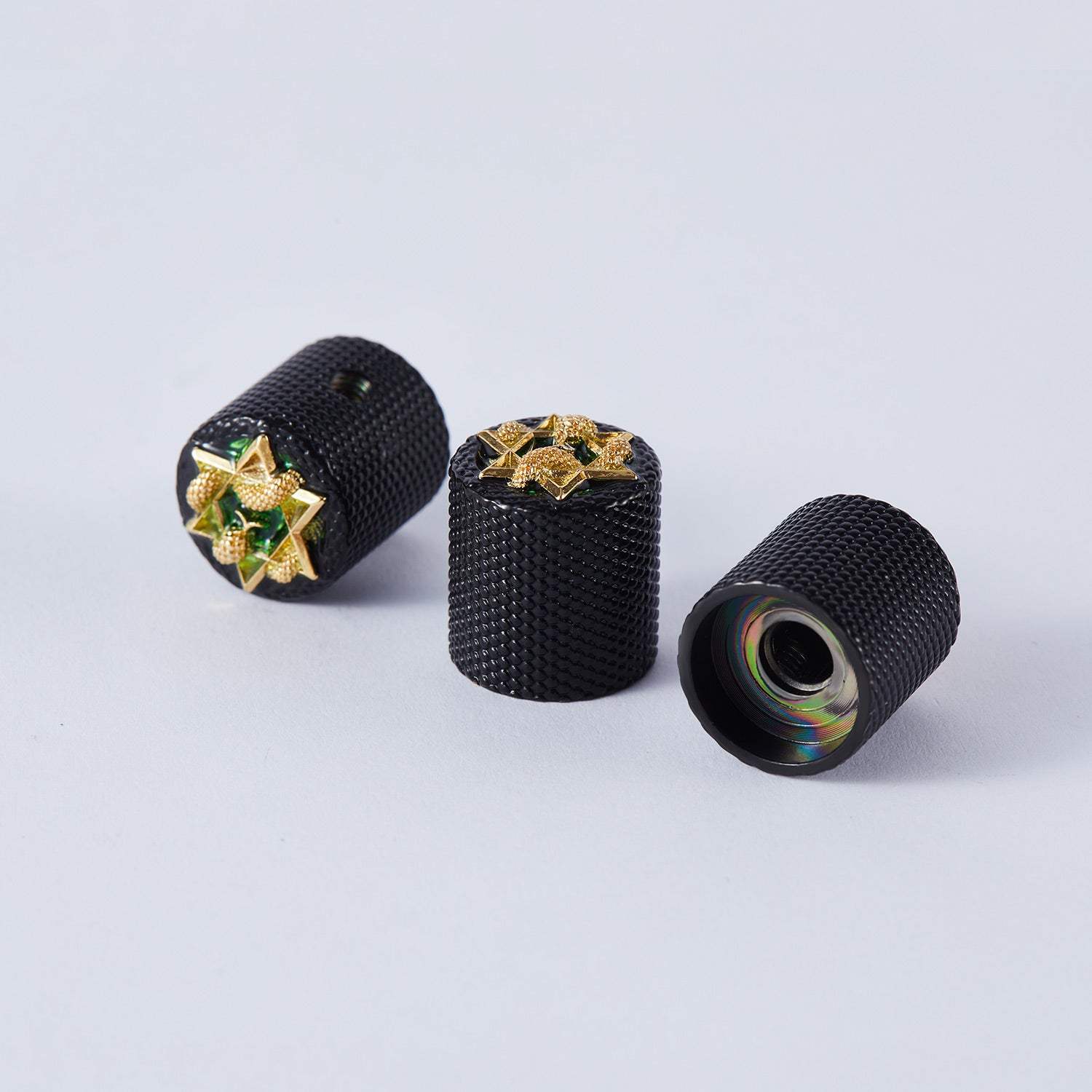 guyker-guitar-bass-potentiometer-control-knobs-with-6mm-dia-antique-black-gold-snake-side