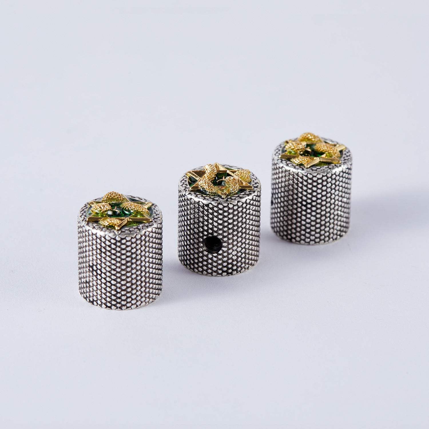 guyker-guitar-bass-potentiometer-control-knobs-with-6mm-dia-antique-silver-gold-snake-top