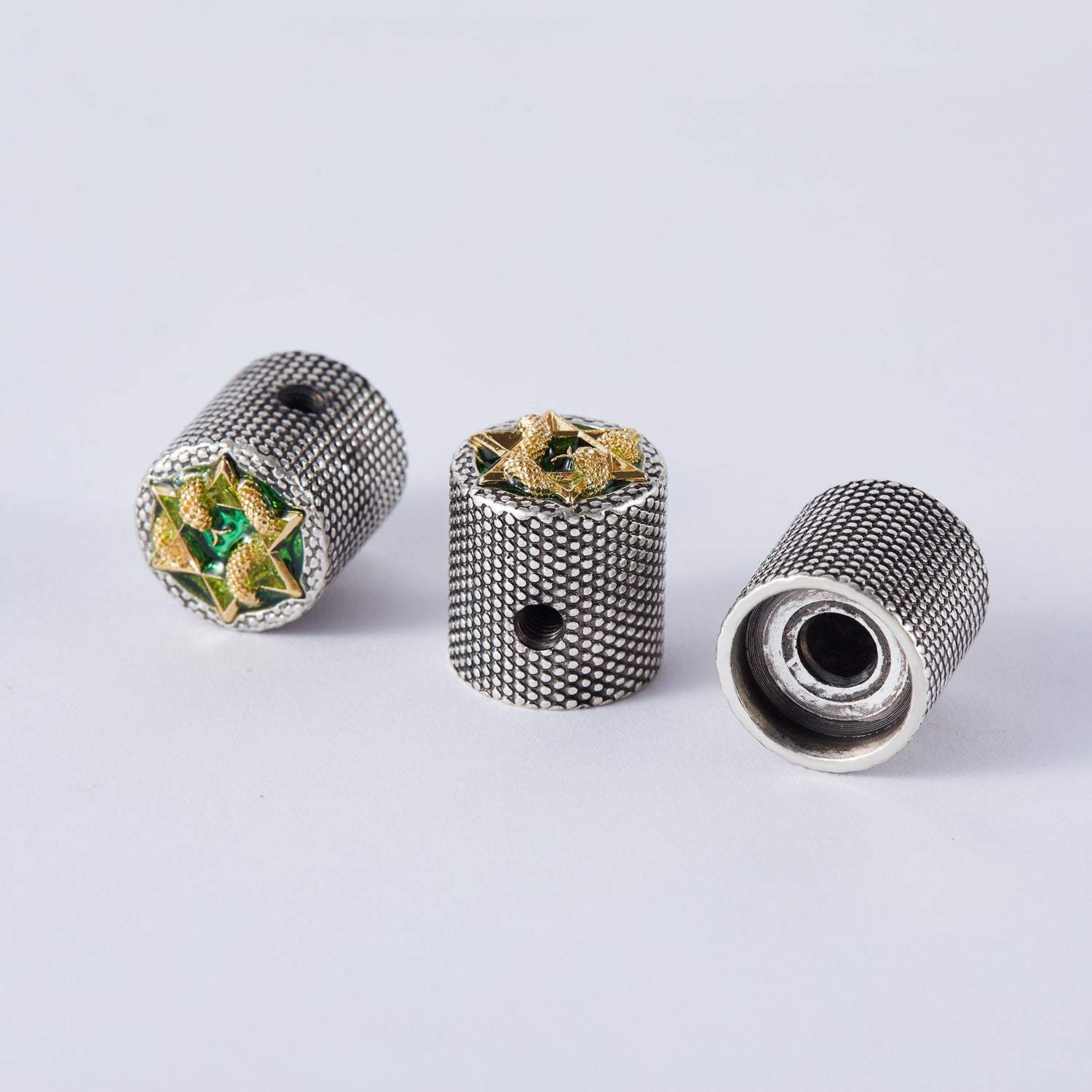 guyker-guitar-bass-potentiometer-control-knobs-with-6mm-dia-antique-silver-gold-snakes