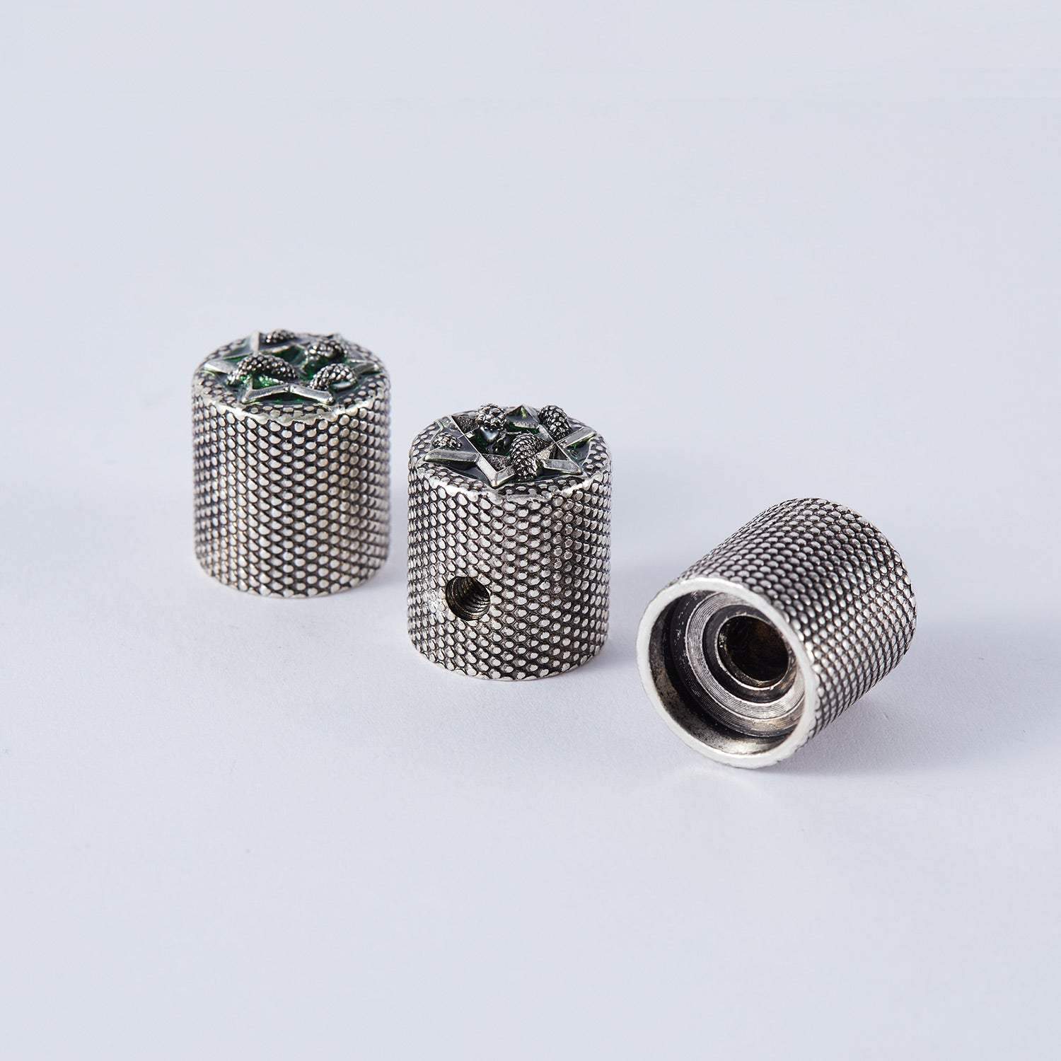 guyker-guitar-bass-potentiometer-control-knobs-with-6mm-dia-antique-silver-snake-top