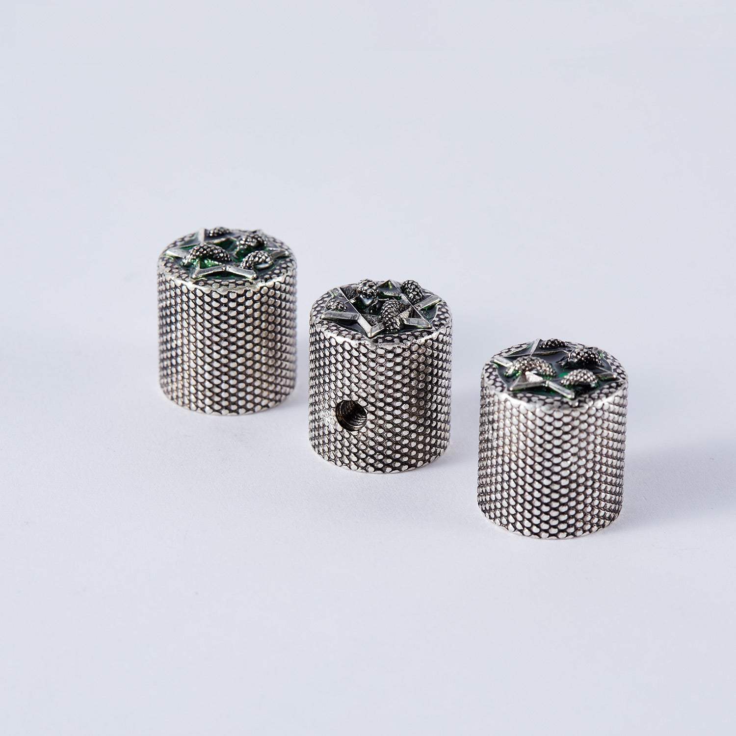 guyker-guitar-bass-potentiometer-control-knobs-with-6mm-dia-antique-silver-snake